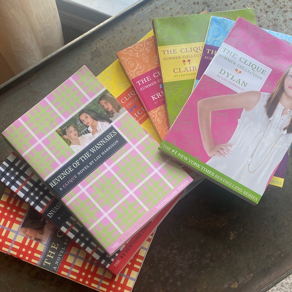 “The Clique” Paperback Book Lot of Eight-Includes 5 Book “Summer Collection. YA